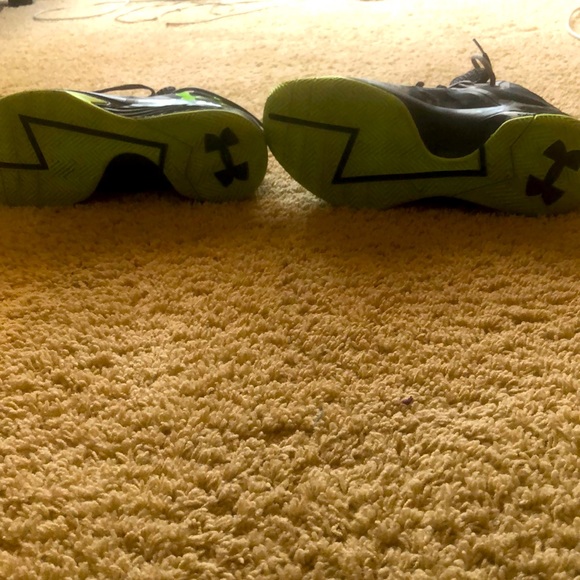 Basketball shoes